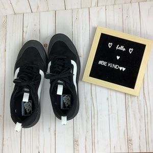 Vans men’s ultracush EXO SE blk/white sneakers size 10